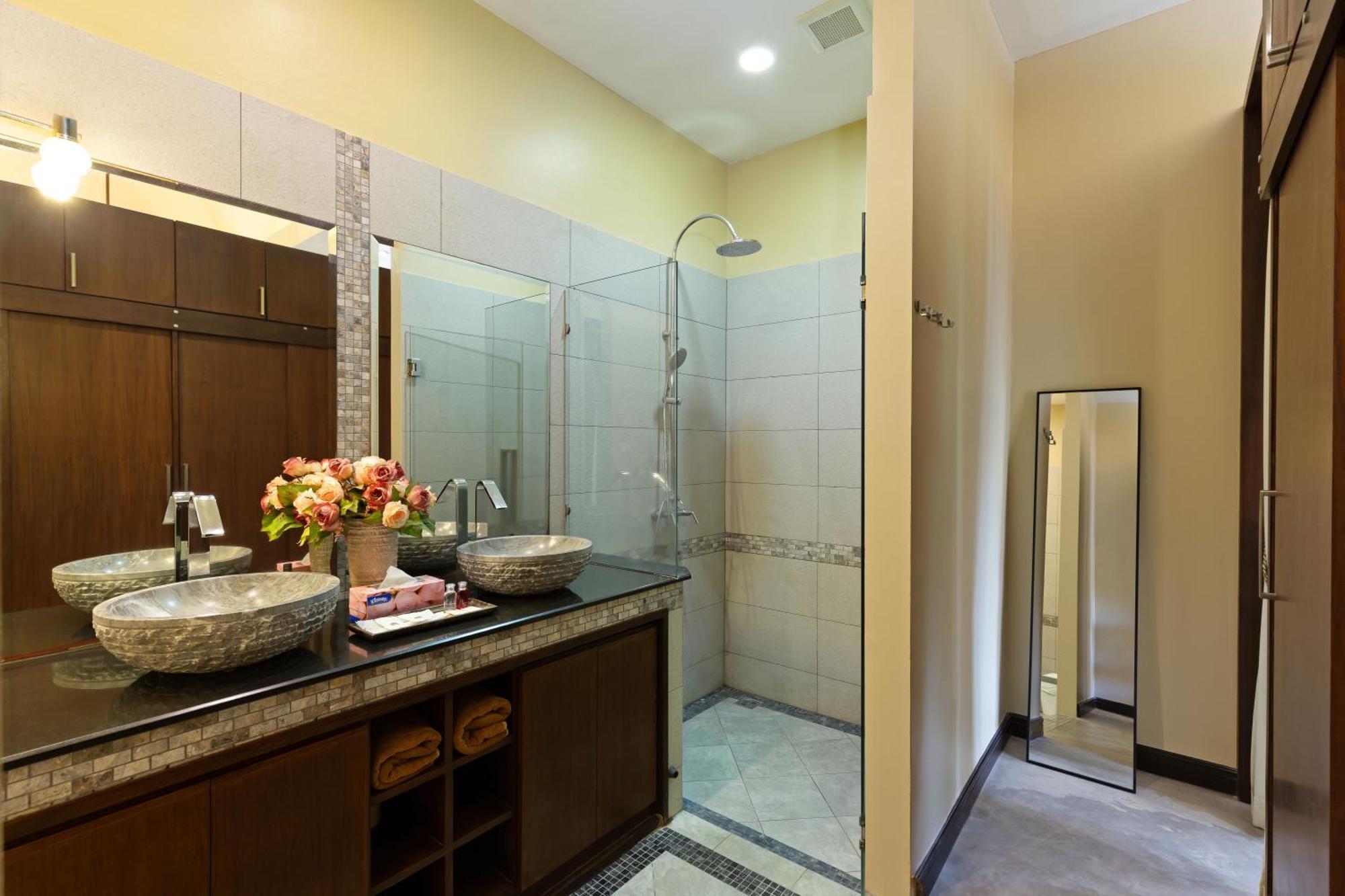 Extraordinary Courtyard 6Br Pool Villa Sri Suri, Naiharn Rawai المظهر الخارجي الصورة